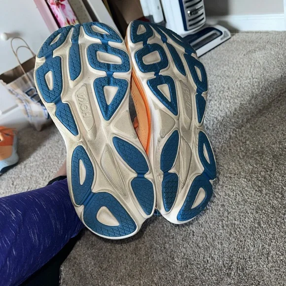 Hoka sneakers - Picture 4 of 4